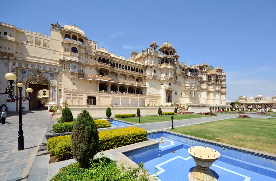 city-palace-udaipur-67c2ca596fd9b