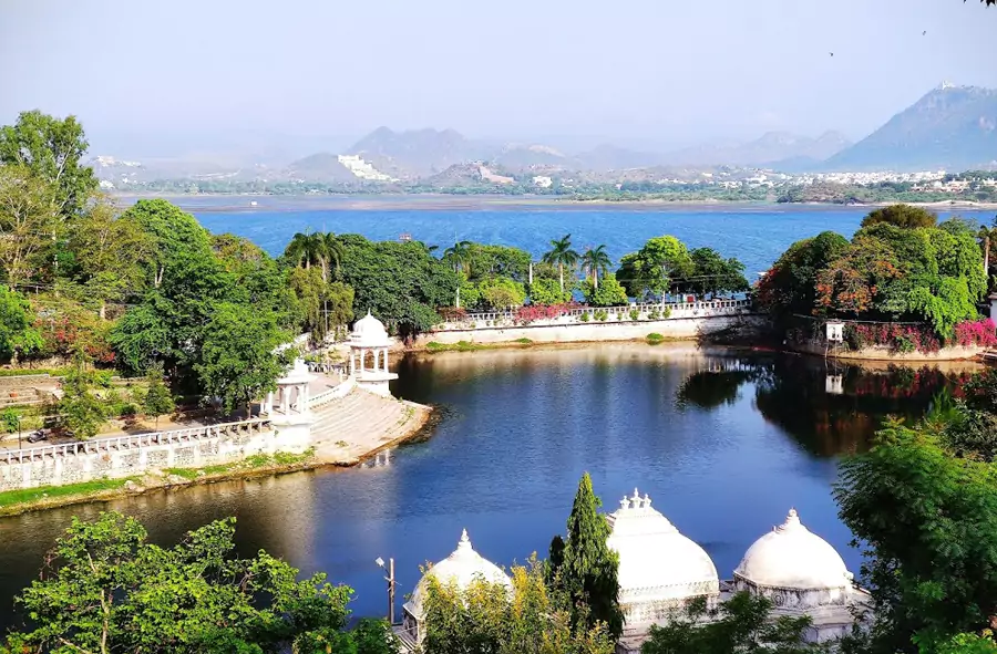 dudh-talai-small-ponds-adjoining-to-lake-pichola-67c2ca59937ff