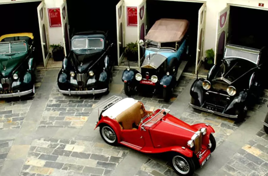 vintage-classic-car-collection-museum-udaipur-67c2ca6157ec5